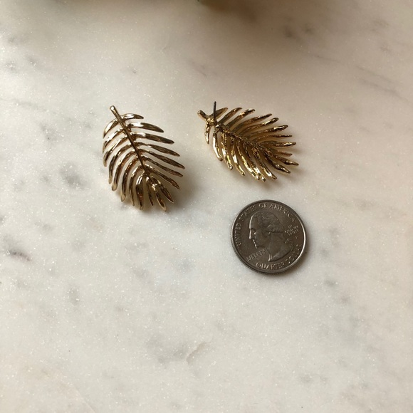 The Sedona - Detailed Gold Leaf Earrings - Picture 3 of 3